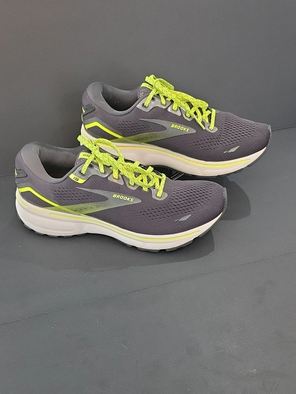 Brooks Ghost 15 Women's Running Sneakers Charcoal Neon Yellow Accents Size 10